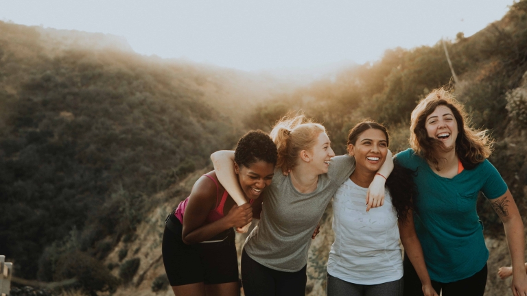 best-friends-blond-hair-bonding-1574650
